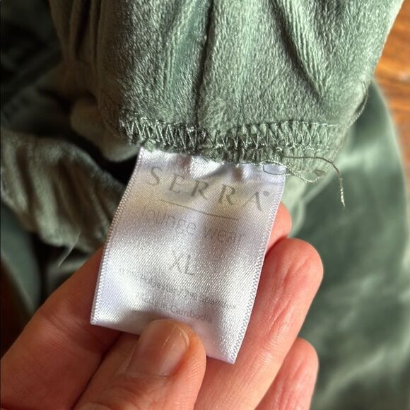 Green and Pink Velvet Loungewear Set - Picture 4 of 15